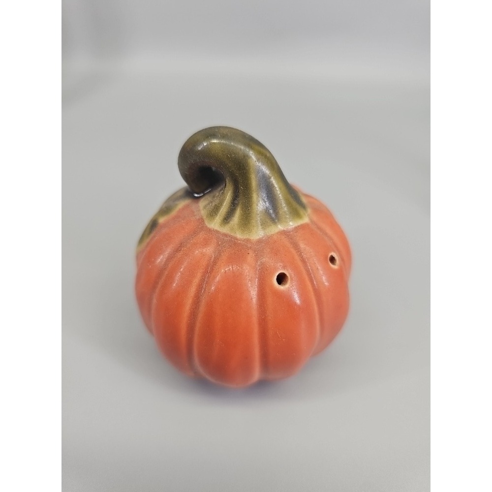 1 Pumpkin Shaker Small Excellent Orange‎ Ceramic Fall Harvest Thanksgiving Decor